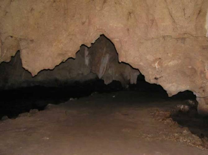 25 Feb 05 Shimoni Slave Caves 1_JPG