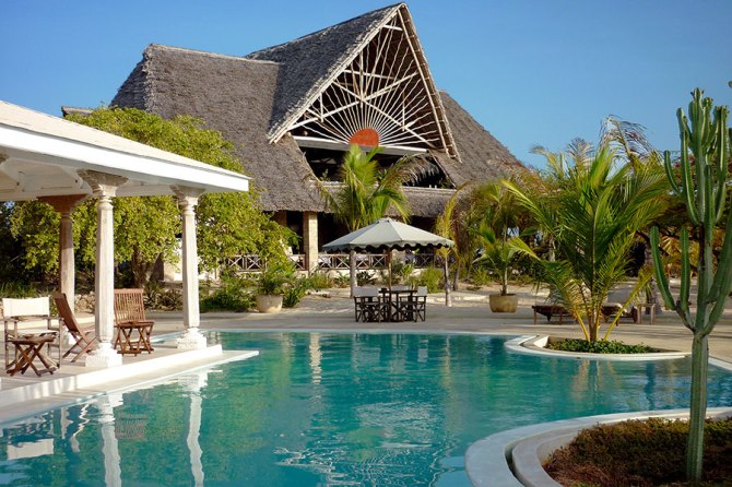 14-view-majlis-restaurant-from-villa-kusi-pool